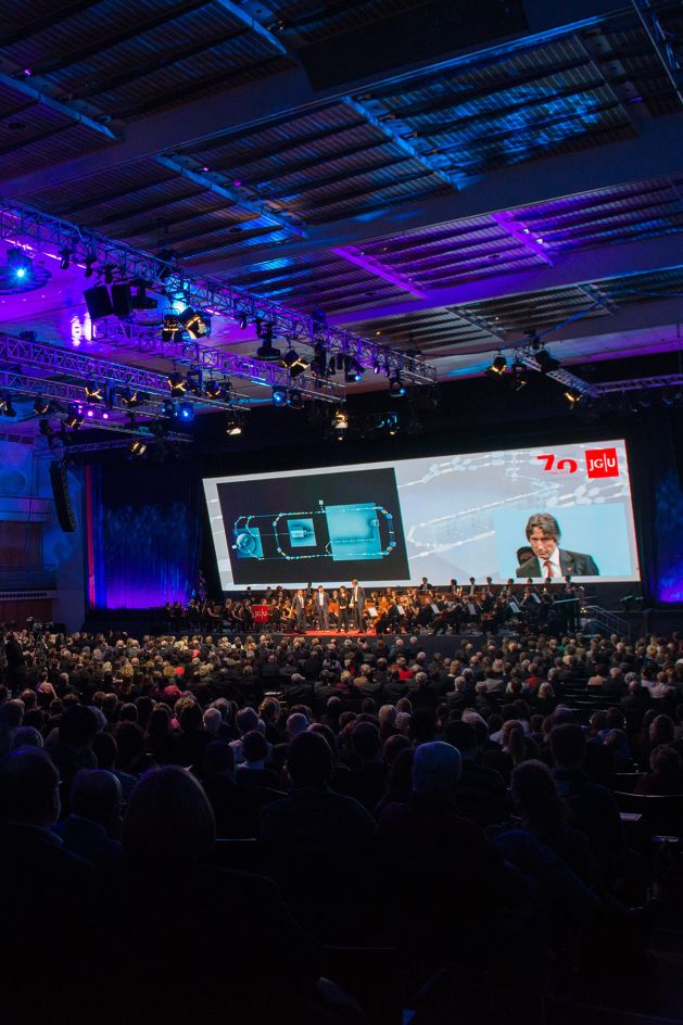 VIdeo Konfernez in großem Saal